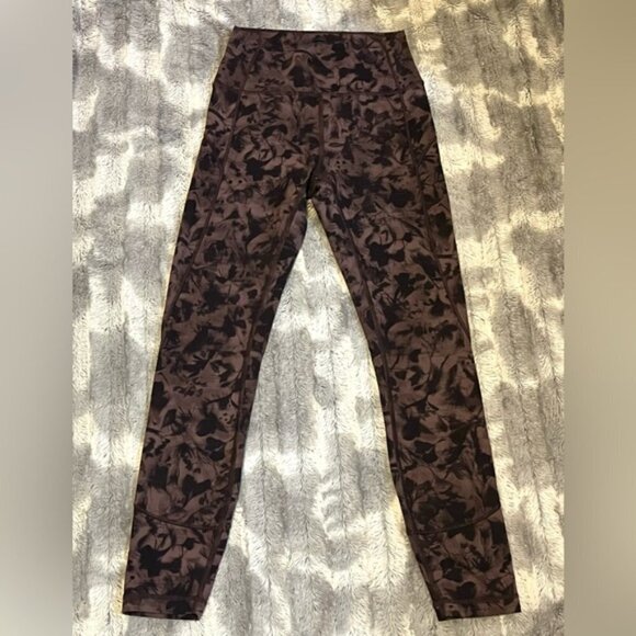 Lululemon In Movement Tight 25" *Everlux Size 4 - Picture 2 of 8